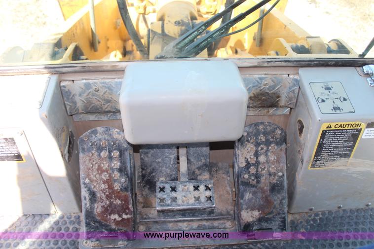 image for item G5272 2005 John Deere 655C track loader
