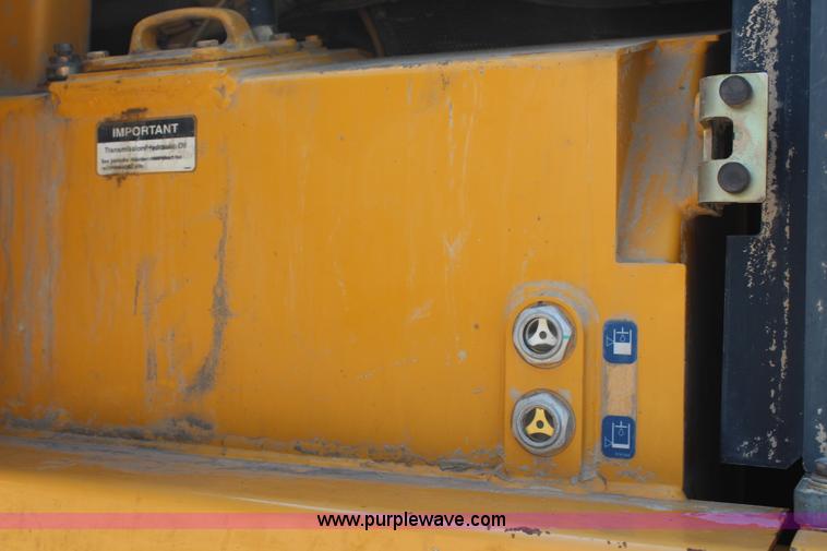 image for item G5272 2005 John Deere 655C track loader