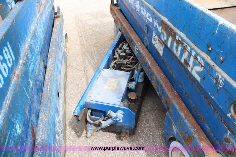 image for item G5285 Upright 20N electric scissor lift