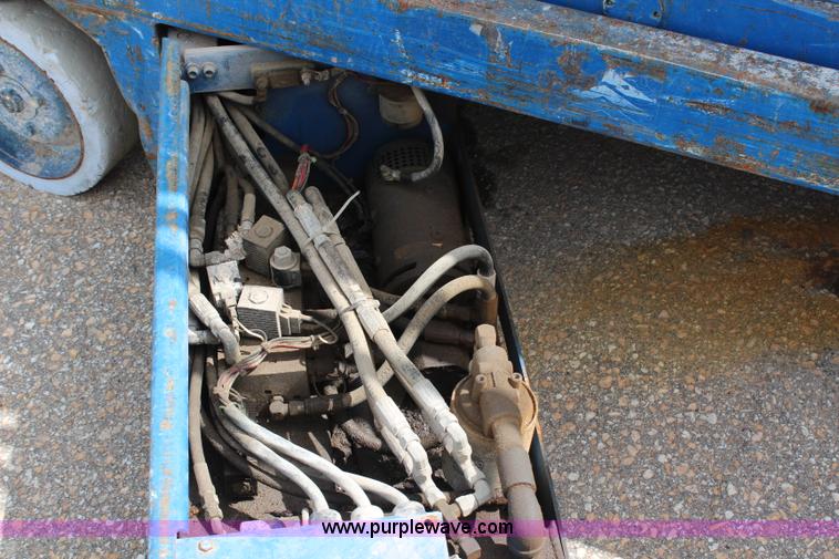 image for item G5286 Upright 20N electric scissor lift