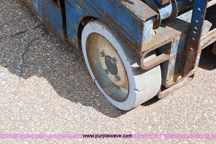 image for item G5286 Upright 20N electric scissor lift