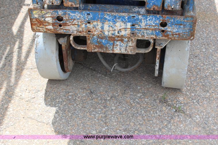 image for item G5286 Upright 20N electric scissor lift