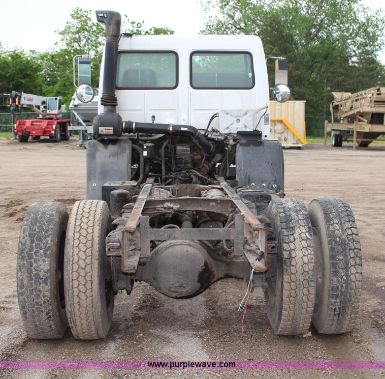 image for item G5327 2000 Sterling SC7000 truck cab and chassis