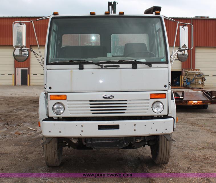 image for item G5327 2000 Sterling SC7000 truck cab and chassis