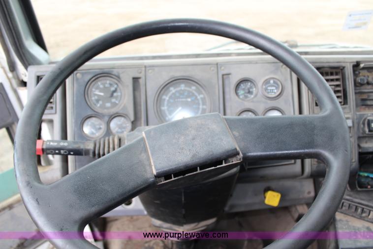 image for item G5327 2000 Sterling SC7000 truck cab and chassis