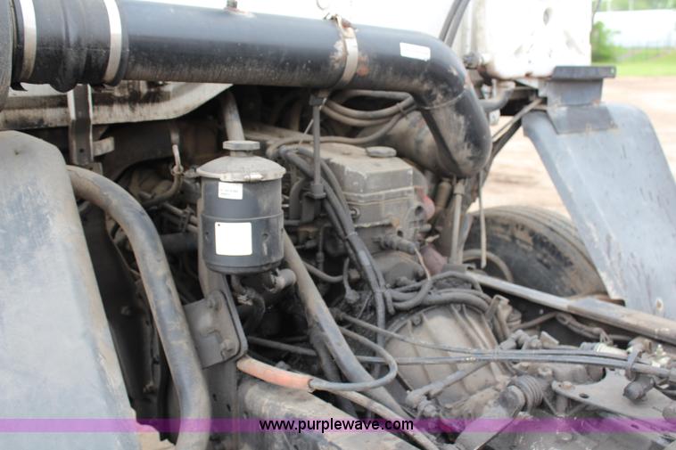 image for item G5327 2000 Sterling SC7000 truck cab and chassis