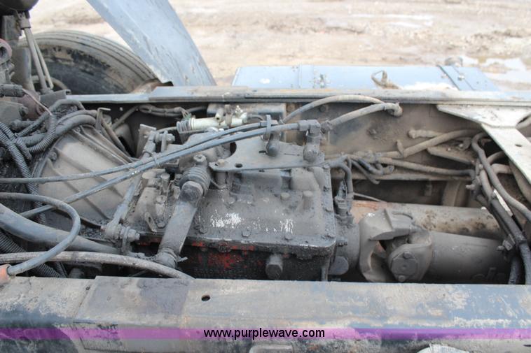 image for item G5327 2000 Sterling SC7000 truck cab and chassis