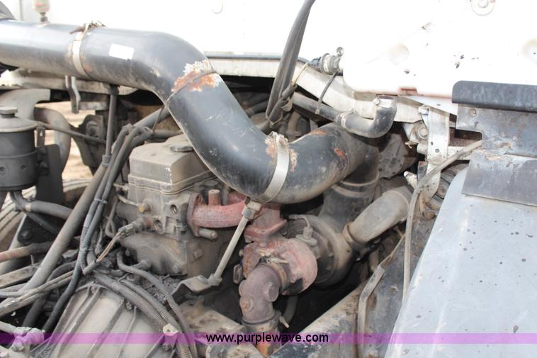 image for item G5327 2000 Sterling SC7000 truck cab and chassis