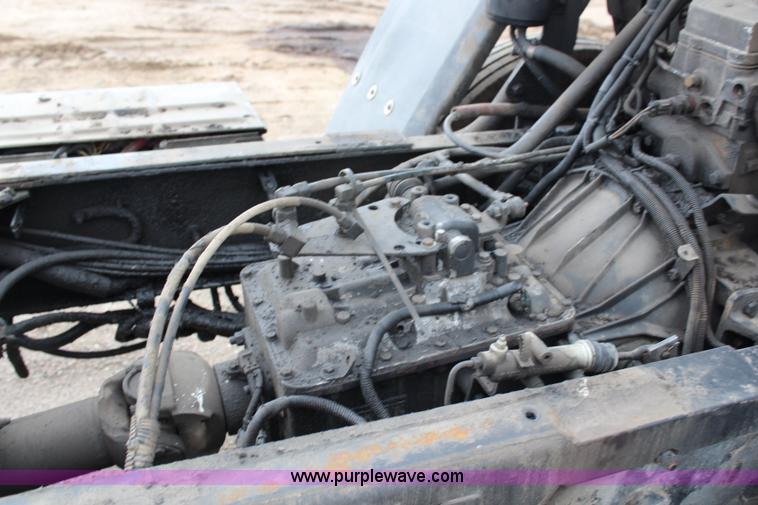 image for item G5327 2000 Sterling SC7000 truck cab and chassis