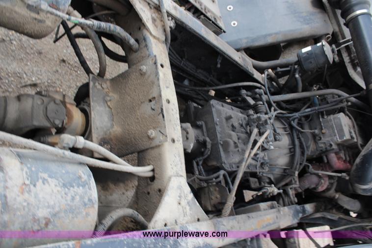 image for item G5327 2000 Sterling SC7000 truck cab and chassis