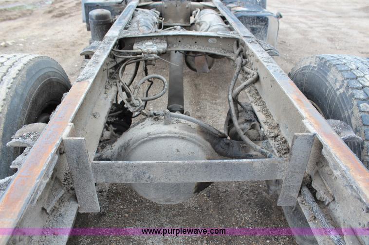 image for item G5327 2000 Sterling SC7000 truck cab and chassis