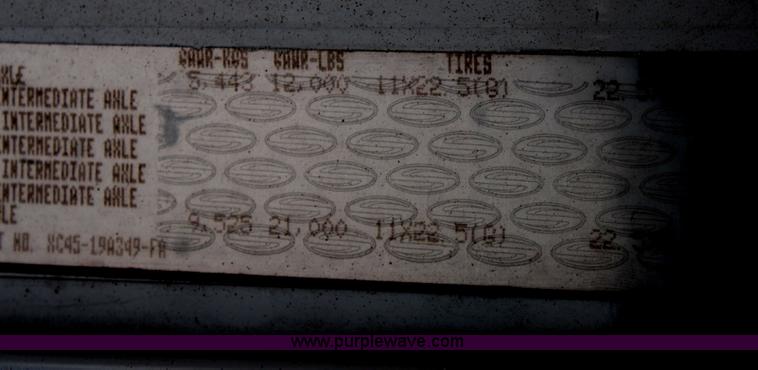 image for item G5327 2000 Sterling SC7000 truck cab and chassis