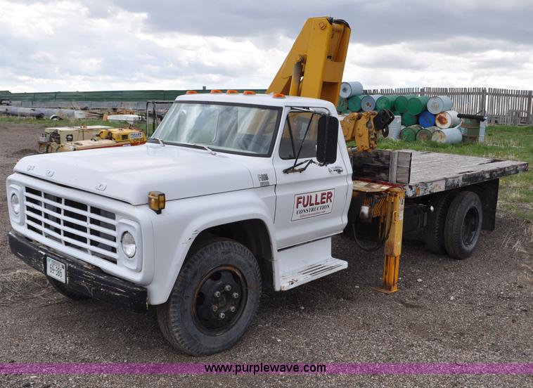 image for item G6026 1979 Ford F600 flatbed truck