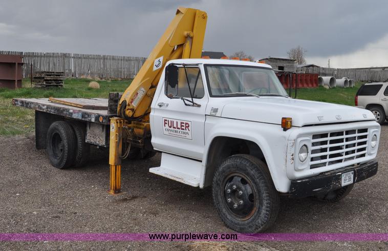 image for item G6026 1979 Ford F600 flatbed truck