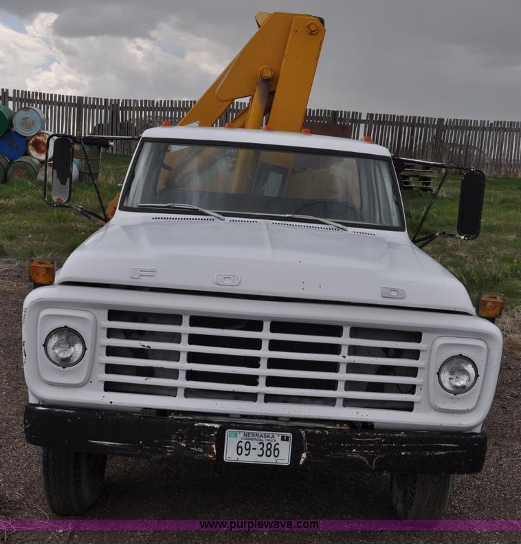 image for item G6026 1979 Ford F600 flatbed truck