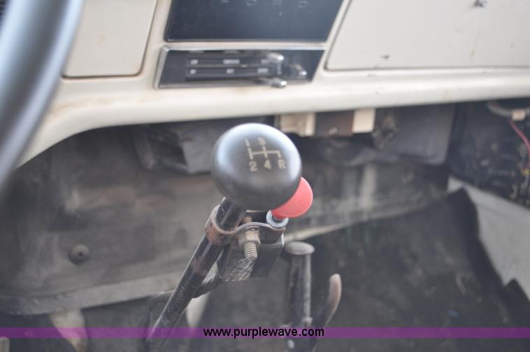 image for item G6026 1979 Ford F600 flatbed truck