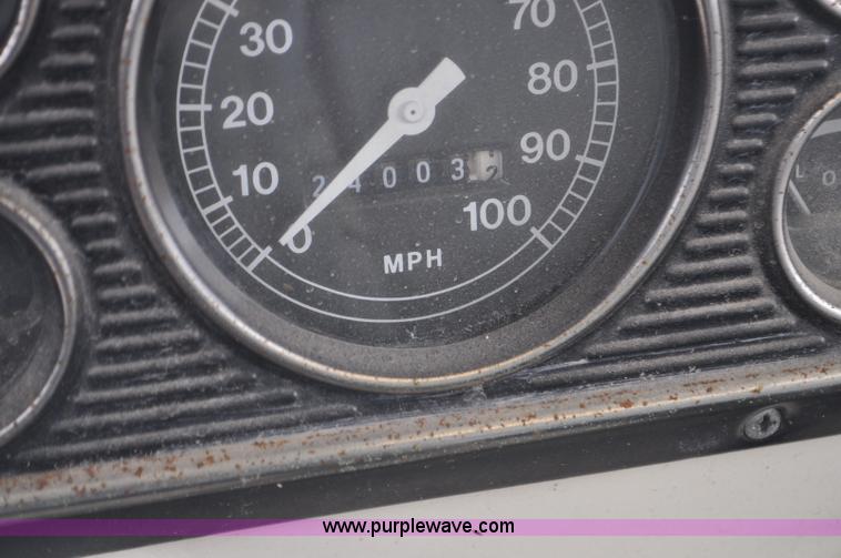 image for item G6026 1979 Ford F600 flatbed truck