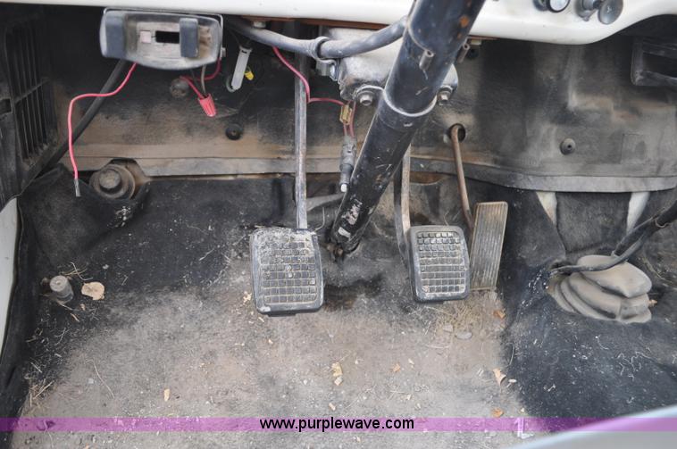 image for item G6026 1979 Ford F600 flatbed truck