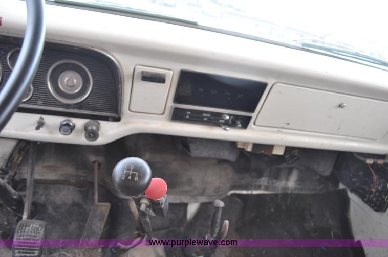 image for item G6026 1979 Ford F600 flatbed truck