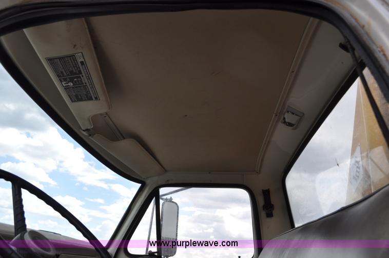 image for item G6026 1979 Ford F600 flatbed truck