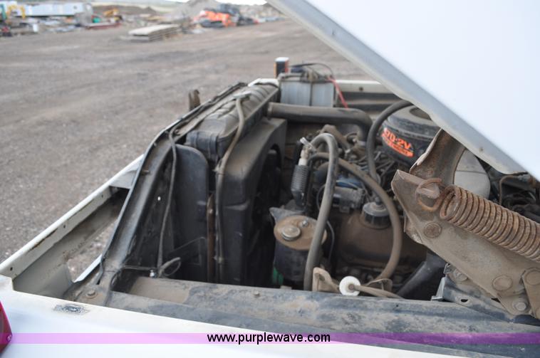 image for item G6026 1979 Ford F600 flatbed truck