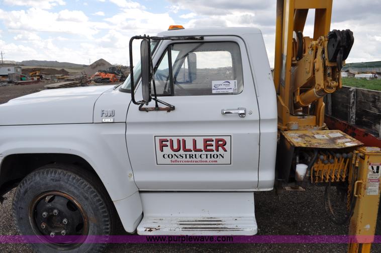 image for item G6026 1979 Ford F600 flatbed truck