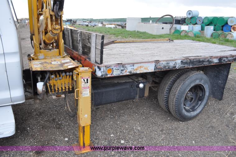 image for item G6026 1979 Ford F600 flatbed truck