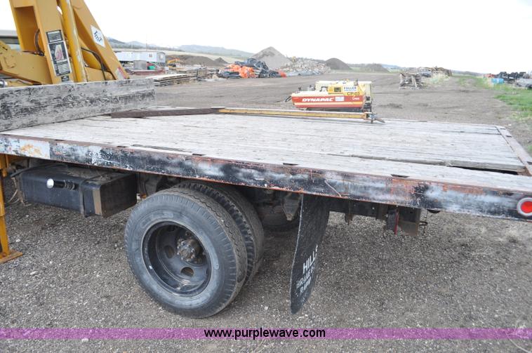 image for item G6026 1979 Ford F600 flatbed truck