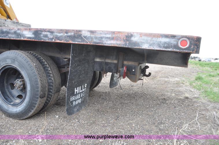 image for item G6026 1979 Ford F600 flatbed truck