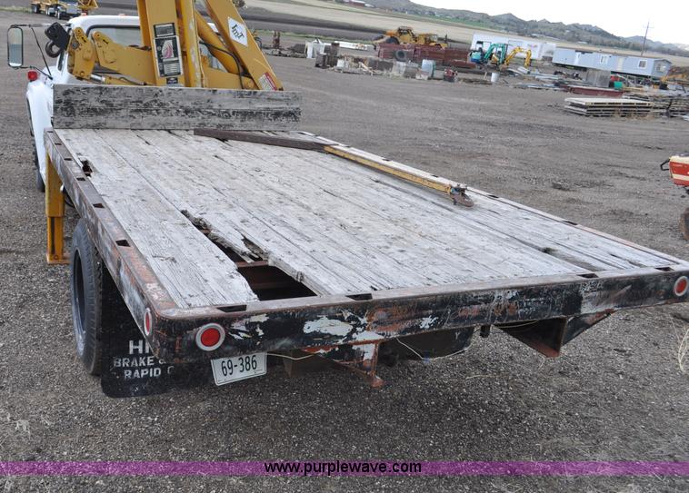 image for item G6026 1979 Ford F600 flatbed truck