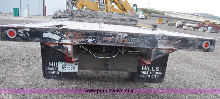 image for item G6026 1979 Ford F600 flatbed truck