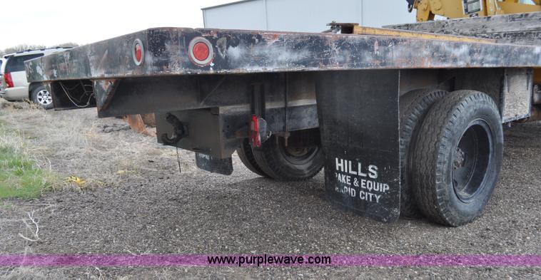 image for item G6026 1979 Ford F600 flatbed truck