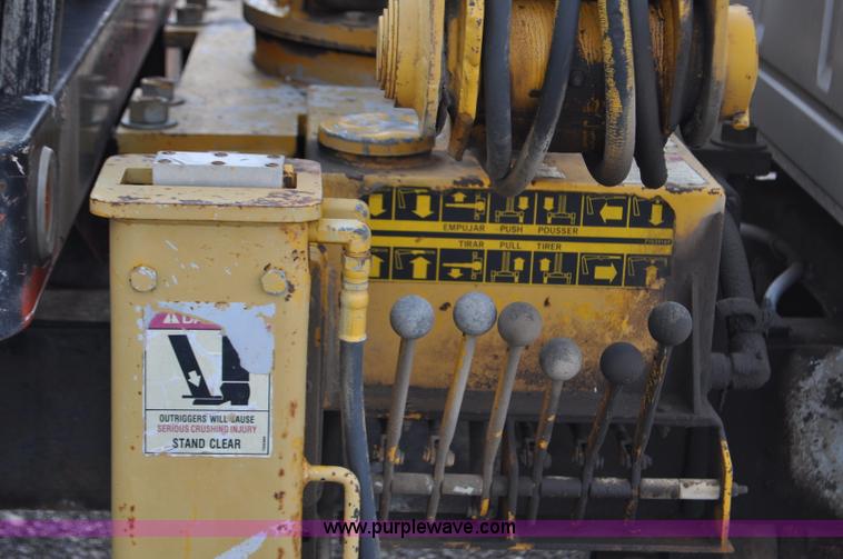 image for item G6026 1979 Ford F600 flatbed truck