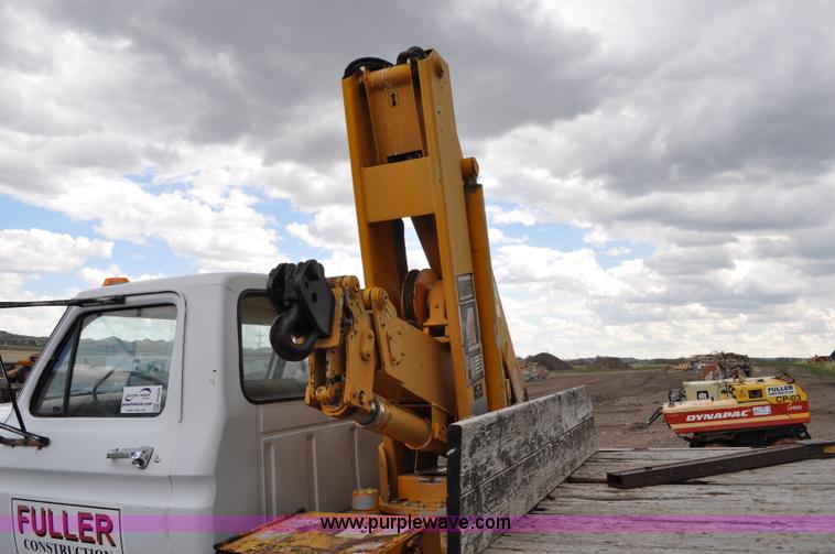 image for item G6026 1979 Ford F600 flatbed truck