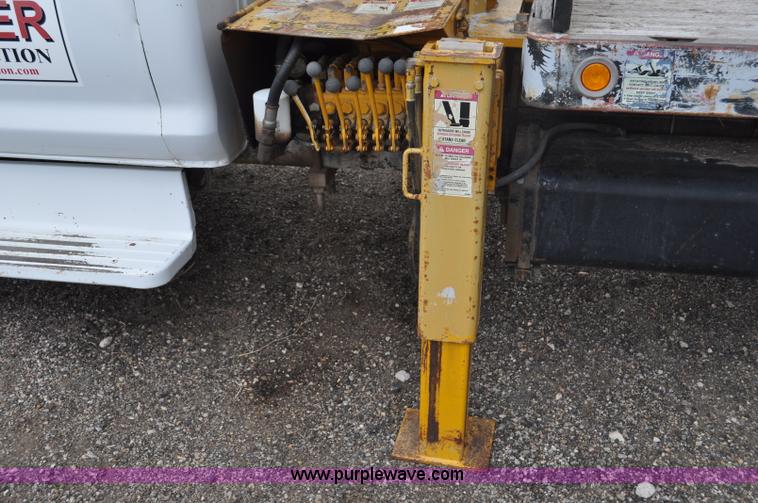 image for item G6026 1979 Ford F600 flatbed truck