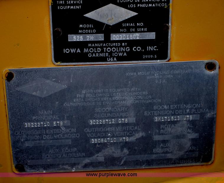 image for item G6026 1979 Ford F600 flatbed truck