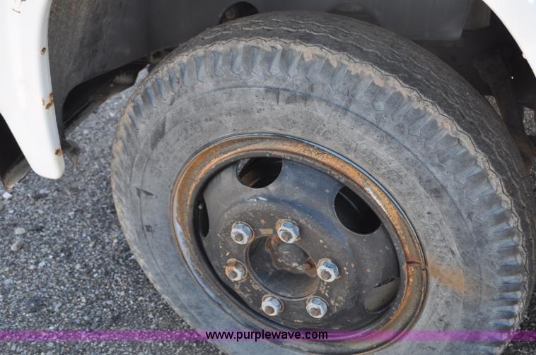 image for item G6026 1979 Ford F600 flatbed truck