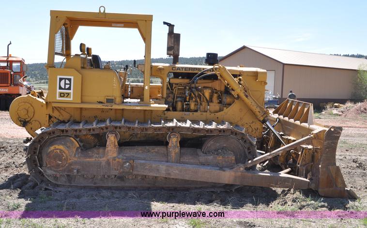 image for item G6029 Caterpillar D7 dozer