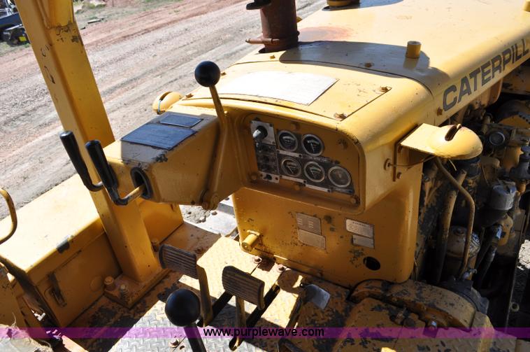 image for item G6029 Caterpillar D7 dozer