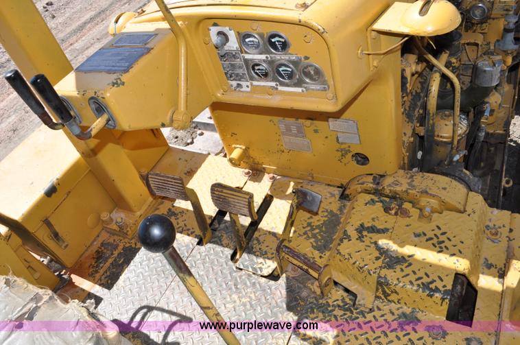 image for item G6029 Caterpillar D7 dozer