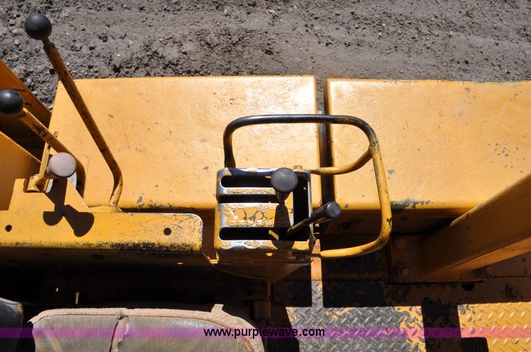 image for item G6029 Caterpillar D7 dozer