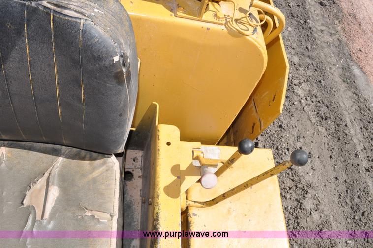 image for item G6029 Caterpillar D7 dozer