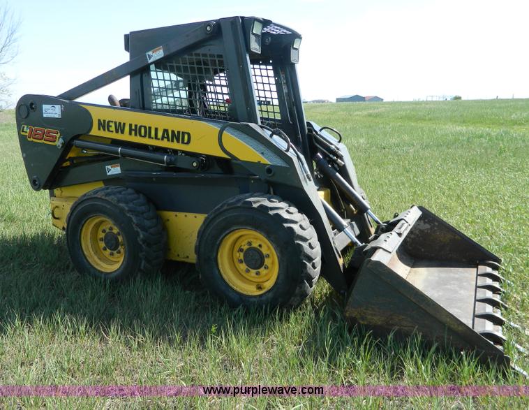 image for item G7871 2007 New Holland L185 skid steer