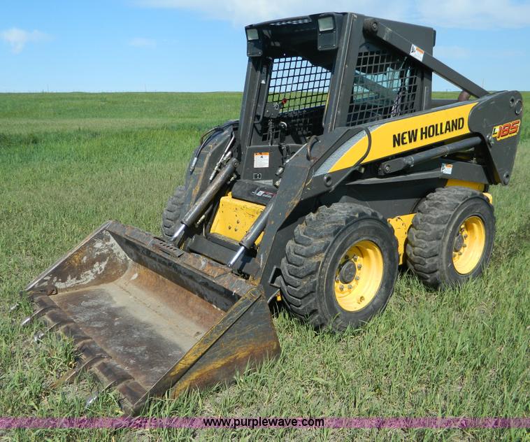 image for item G7871 2007 New Holland L185 skid steer