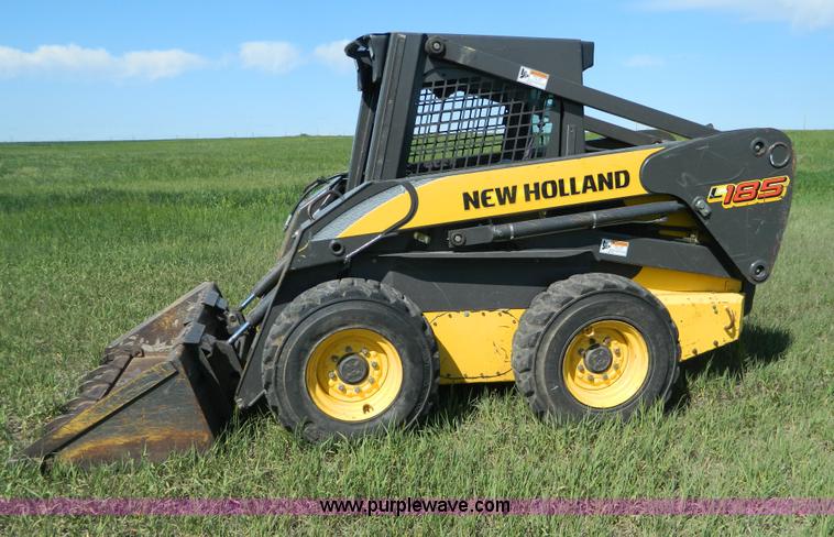 image for item G7871 2007 New Holland L185 skid steer