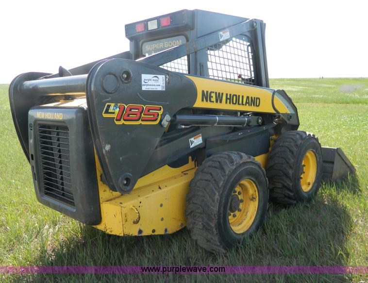 image for item G7871 2007 New Holland L185 skid steer
