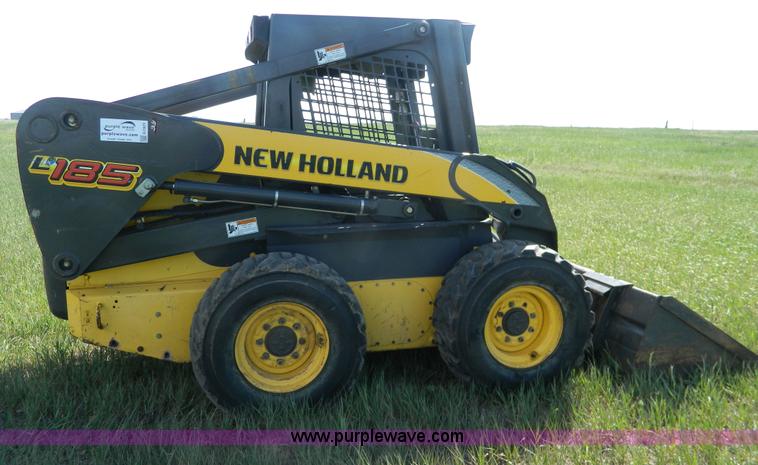 image for item G7871 2007 New Holland L185 skid steer