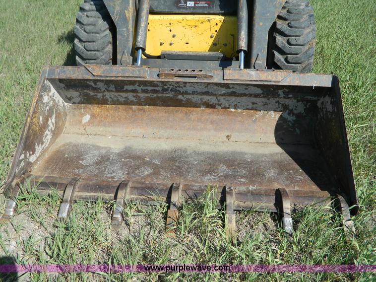 image for item G7871 2007 New Holland L185 skid steer