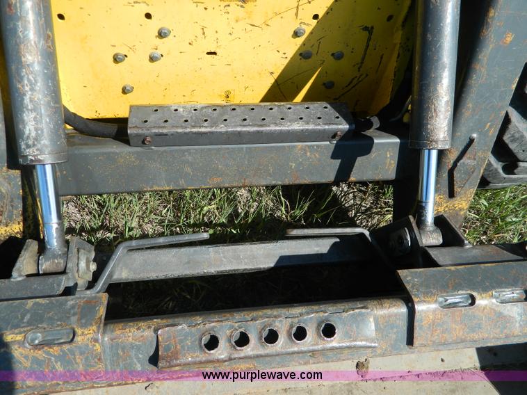image for item G7871 2007 New Holland L185 skid steer