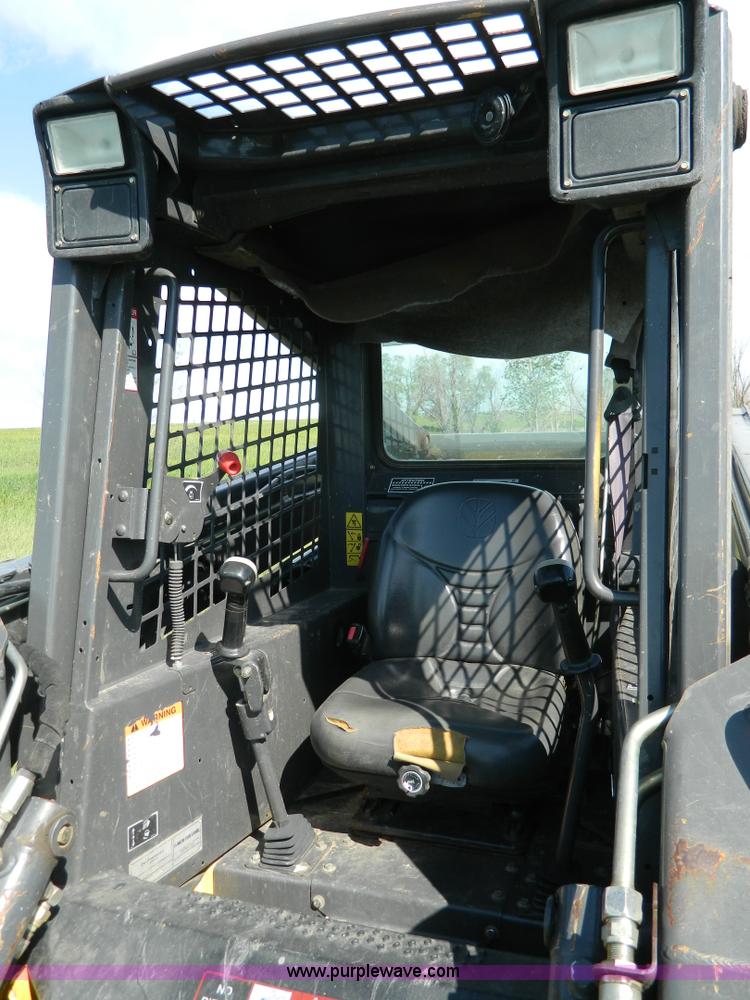 image for item G7871 2007 New Holland L185 skid steer